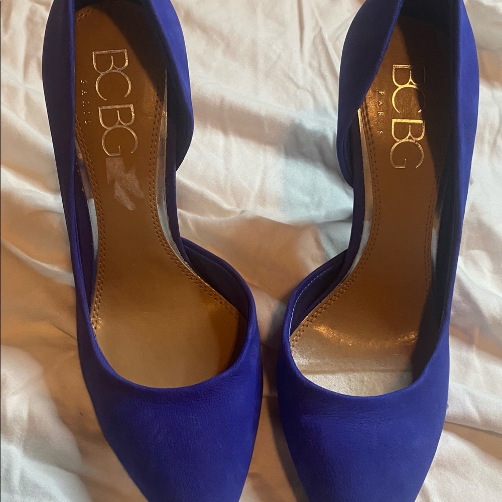 Like New Royal Blue Suede Shoes BCBG heels 8.5